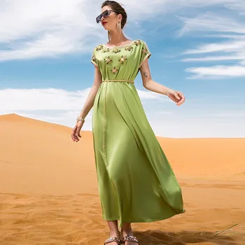 Винтажное рокля от зелен сатен, сшитое ръчно тежка индустрия, с къс ръкав под формата на диамант и колан