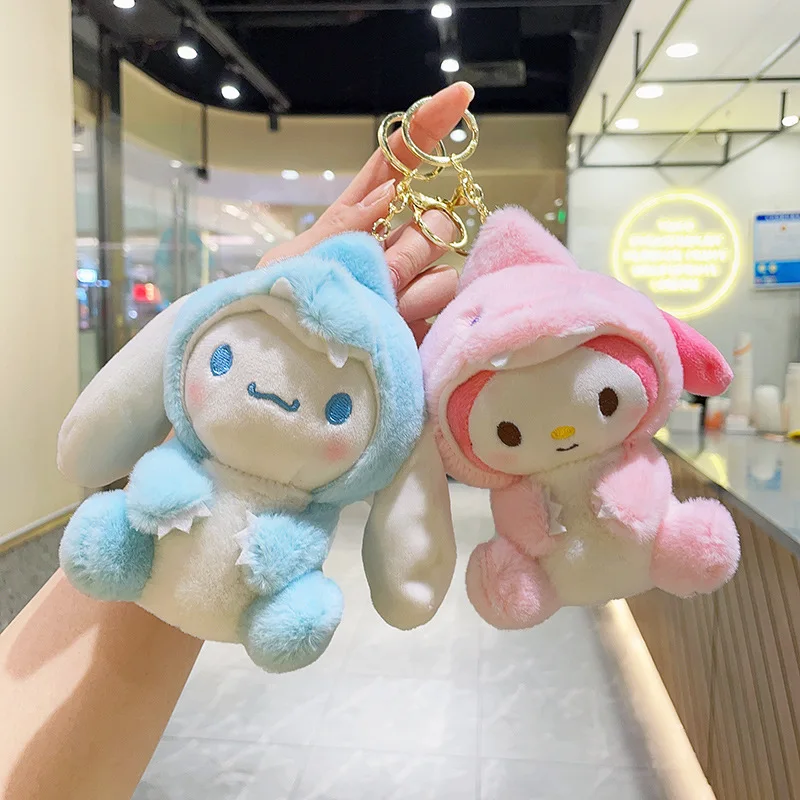 Kawaii Sanrio Плюшено мече ключодържател Hello Kitty Kuromi Cinnamoroll Мелодия плюшени играчки кукла Динозавър серия Висулка Декор детски играчки подарък
